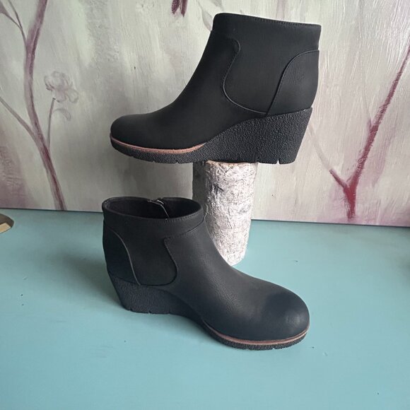 NWOT Dr. Scholl's Women's Bianca Black Suede Wedge Booties Size 7.5 Ankle Boots - Picture 8 of 9